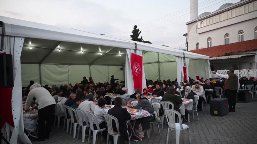 Bornova Belediye Başkanı Ömer Eşki, iftar sofrasında vatandaşlarla buluştu 