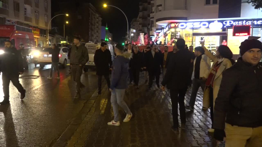 CHP'den yurt çapında protesto... CHP Malatya İl Başkanı: İmamoğlu başta olmak üzere tutuklanan yol arkadaşları, FETÖ dönemine benzer bir uygulama ile tutuklanmıştır