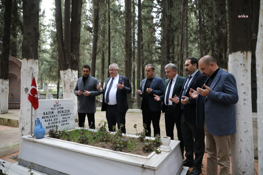 Edremit Belediye Başkanı Ertaş’tan Edremit Şehitliği'ne ziyaret 