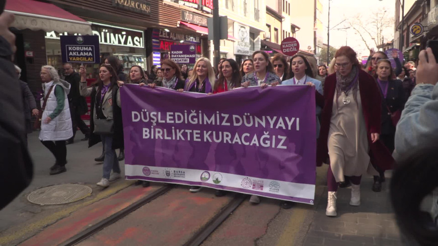 Bursalı kadınlardan 8 Mart yürüyüşü