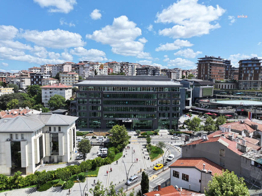 Üsküdar Belediyesi’nde çalıştığı ortaya çıkan Yeni Akit Yazarı disiplin soruşturması tamamlanıncaya kadar görevinden uzaklaştırıldı 