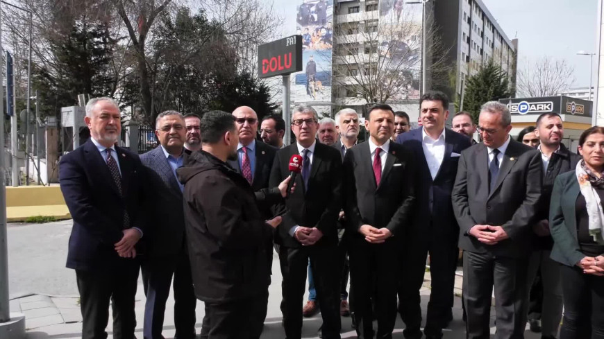 CHP Grup Başkanvekili Günaydın Emniyet Müdürlüğü önünden iktidara seslendi: "Siyaseti mertçe yapın, adliye koridorlarından medet ummayın!"