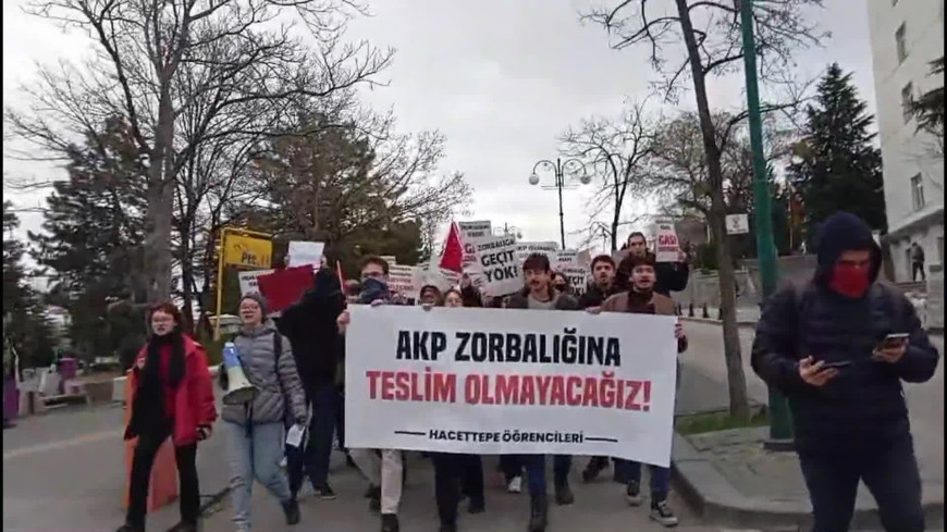 Hacettepe Üniversitesi'nde İmamoğlu protestosu: "Bugün yaşadığımız, AKP iktidarının seçimli demokrasiye son verme hamlesidir"