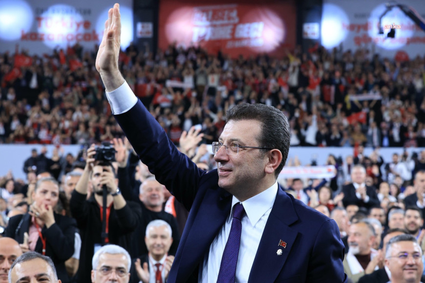 Ekrem İmamoğlu: Milletimize sesleniyorum: Sizin desteğinizle önce bu darbeyi yeneceğiz, sonra da bize bunu yaşatanlar göndereceğiz 