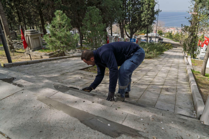 İzmir Büyükşehir Belediyesi'nden 18 Mart öncesi şehitliklere özel bakım