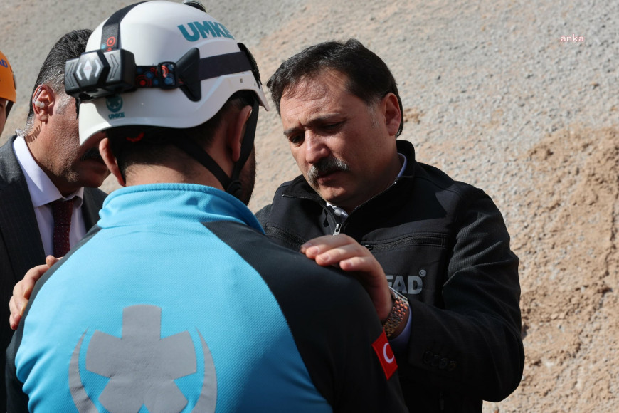 Kayseri'de iş cinayeti: Hızlı tren inşaatında ekskavatörle meydana gelen malzeme boşalması nedeniyle bir işçi öldü, bir işçi yaralandı