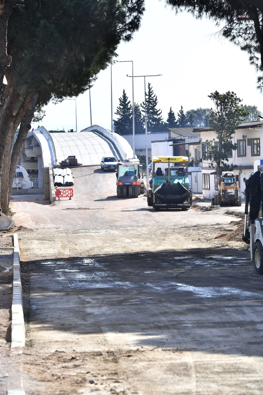 Gaziemir Hava Eğitim Yolu Taşıt Üst Geçidi’nde köprü yapımı tamamlandı