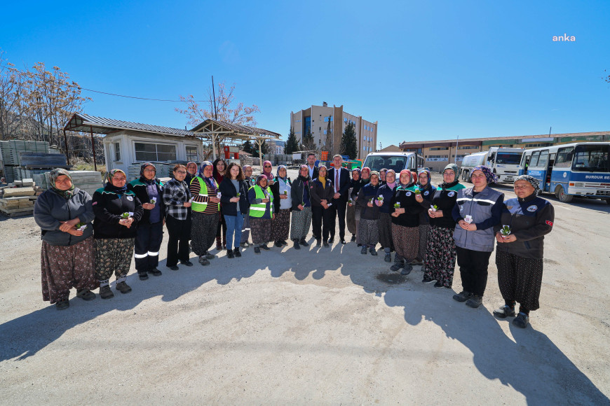 Burdur Belediye Başkanı Ercengiz, kadın personelin Dünya Emekçi Kadınlar Günü’nü kutladı