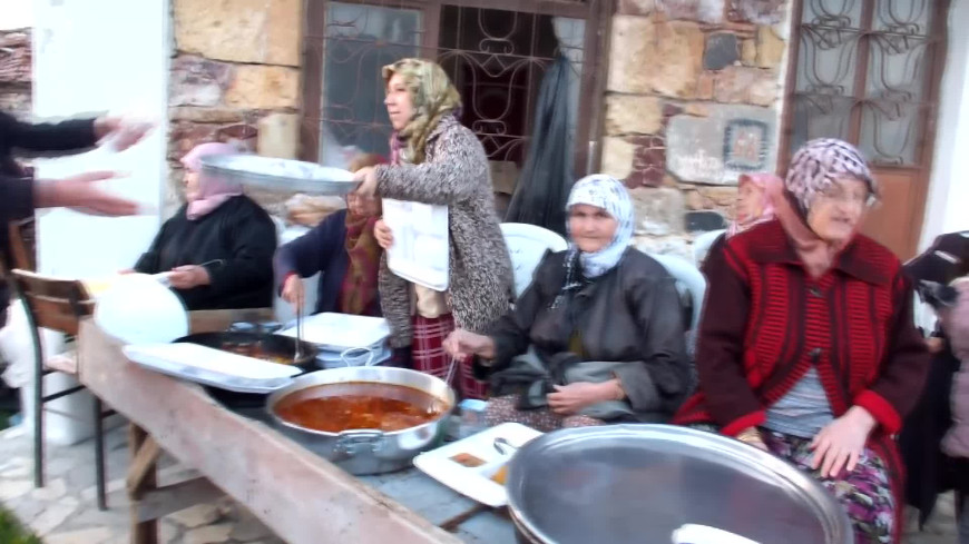 Balıkesir’in Burhaniye ilçesinde toplu iftar geleneği devam ediyor