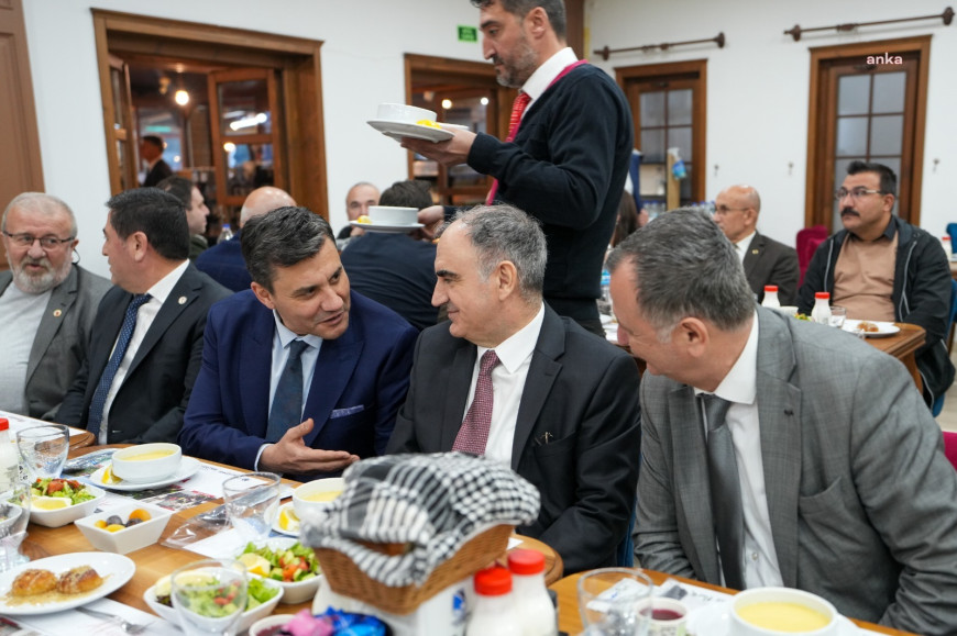 Manisa Büyükşehir Belediye Meclisi üyeleri, iftar sofrasında bir araya geldi