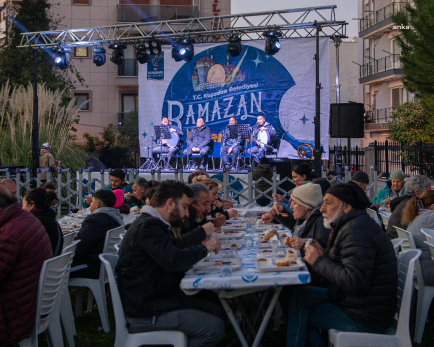 Kuşadası Belediyesi, iftar sofrasını bu kez Davutlar’da kurdu