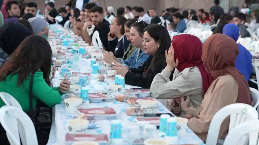 Mersin Büyükşehir Belediye Başkanı Seçer, üniversite öğrencileri ile iftar yaptı