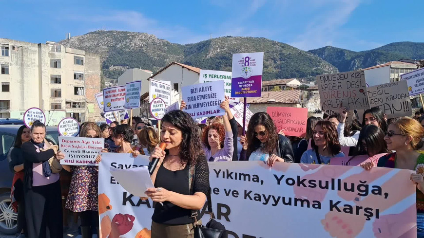 Kadınlar Antakya’dan seslendi: 2025 aile değil mücadele yılı olsun