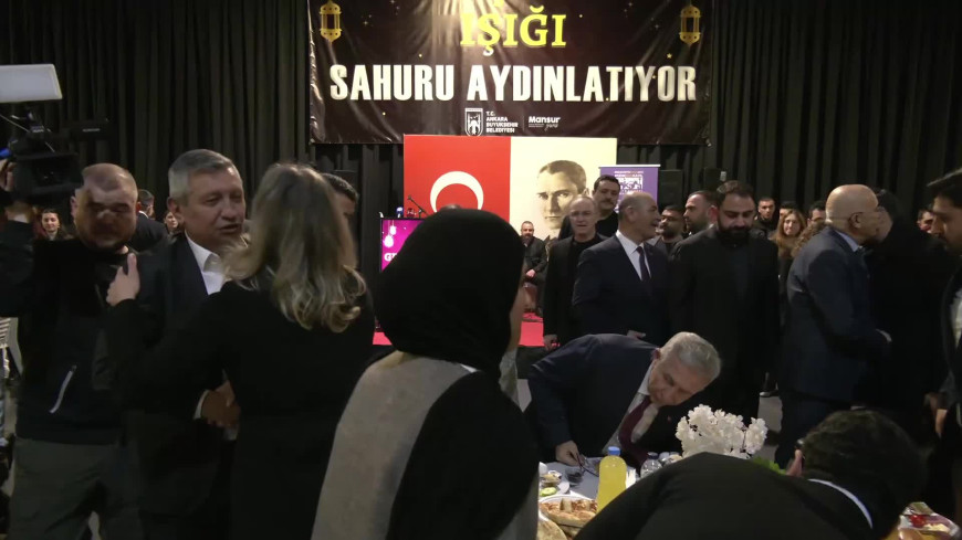 Mansur Yavaş'tan gençlere ilk sahur mesajı: "Sizlerin daha iyi eğitim alabilmesi için her türlü hizmeti vermeye çalışıyoruz"