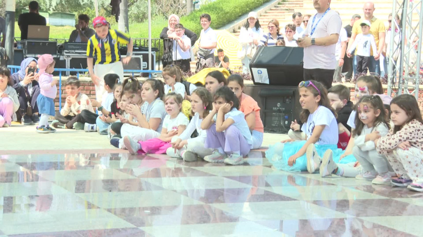 Antalya'da düzenlenen 23 Nisan Çocuk ve Uçurtma Festivali renkli görüntülere sahne oldu