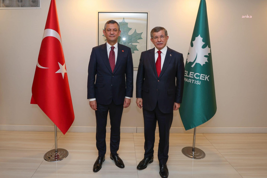 Ahmet Davutoğlu'ndan Özgür Özel'e tebrik mesajı