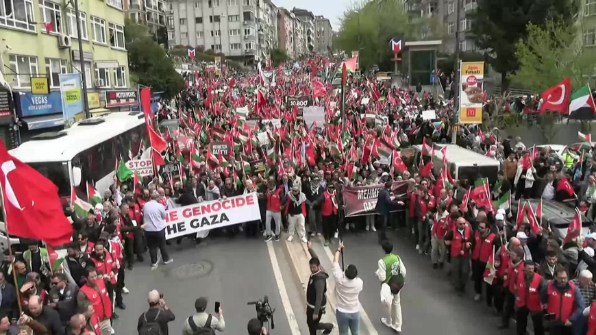 Filistin'e destek için Üsküdar'da destek mitingi düzenlendi: "Bu meydanları doldurmaya, Filistinli kardeşlerimizin yanında olmaya devam edeceğiz"