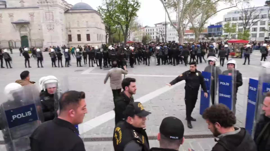 Öğrencilerin Saraçhane yürüyüşüne polis engeli  