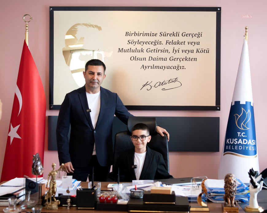 Kuşadası Belediye Başkanı Günel, makamını 4. sınıf öğrencisi Eymen Çalışkan’a devretti