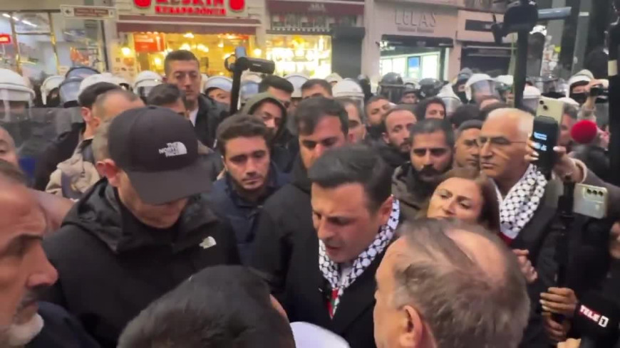 CHP'li Özgür Çelik: "İktidarın paralı trolleri, bizim Filistin ve Gazze halkıyla dayanışmamızı sorgulayamazlar"