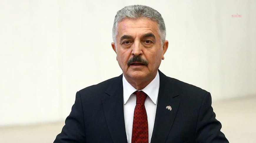 MHP'li İsmet Büyükataman'dan Özgür Özel'e "3T" yanıtı: "Özgür Özel'in 3T'si talan, tezvirat, teslimiyet..."