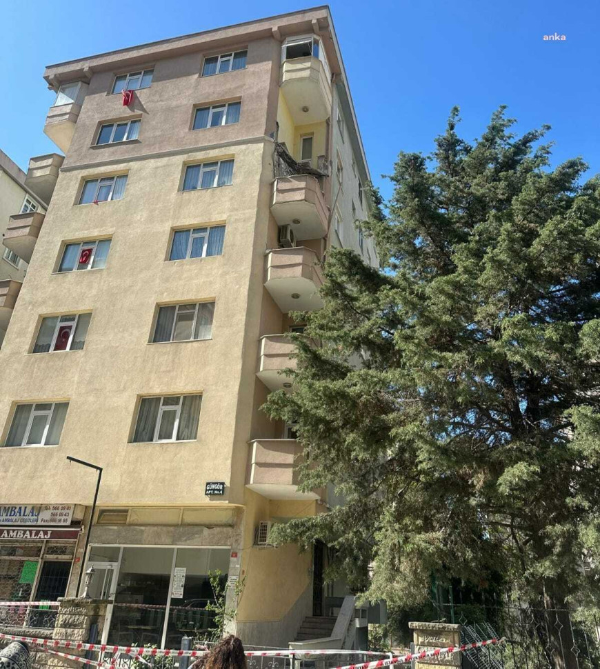 Kadıköy'de balkonu çöken bina mühürlendi