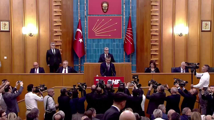CHP grup toplantısı... Özgür Özel: "105 yıl önce olduğu gibi kol kola, omuz omuza hep beraber olduğumuz için biz kazanacağız"