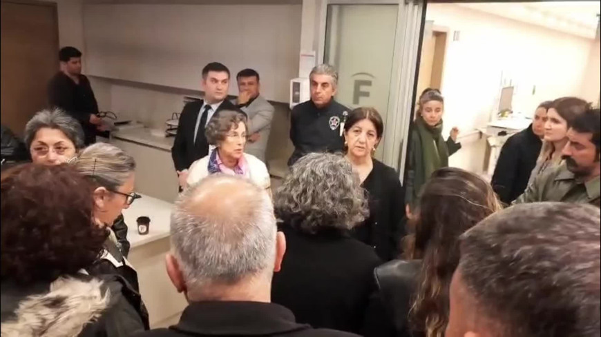 DEM Parti heyeti, Sırrı Süreyya Önder'in durumunu hastanede takip ediyor