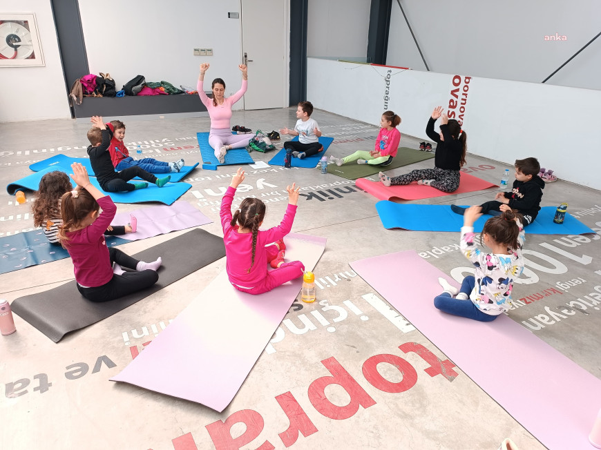 Bornova Yeşilova Höyüğü’nde çocuk yogası ve sanat terapisi buluşması