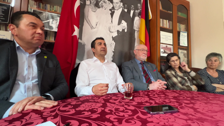 Almanya'da İmamoğlu protestoları için sosyal medyadaki “vatan haini” suçlamalarına tepki: Demokrasiyi savunmak suç değildir