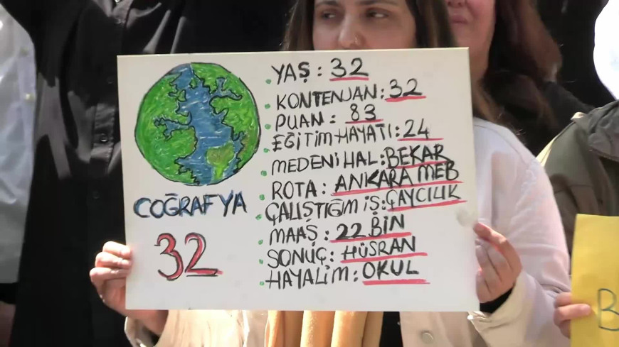 MEB önünde eylem... Eyleme destek veren CHP'li Suat Özçağdaş: “Siz öyle bir iktidarsınız ki yeryüzüne sizin kadar ikiyüzlü bir iktidar gelmemiştir”