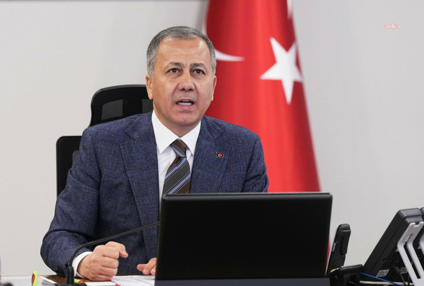 Ali Yerlikaya: ''İkisi Kırmızı Bültenle, biri ulusal seviyede aranan üç kişi, Gürcistan'da yakalanarak Türkiye'ye getirildi''