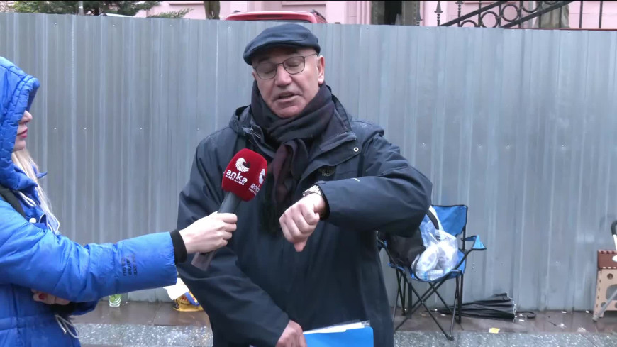 Mahmut Tanal’ın "özgürlük ve adalet" nöbeti: "Açıkça uyarıyorum, bu baskıcı uygulamalarla ne bizi susturabilirsiniz ne de halkımızla aramıza duvar örebilirsiniz"