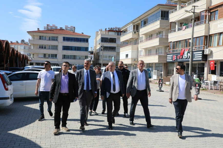 Edremit Belediye Başkanı Ertaş, düzenlemesi tamamlanan kapalı pazaryerinde incelemelerde bulundu