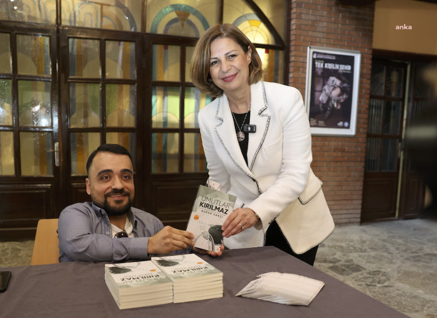 Eskişehir Büyükşehir Belediye Başkanı Ünlüce, Burak Sakçı’nın imza gününe katıldı