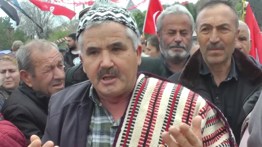 CHP'nin Konya mitingine heybeyle katılan çiftçi: "Bunda turp yok. Adaleti, köylünün, çiftçinin, emeklinin, işçinin hakkını dolduracağız"