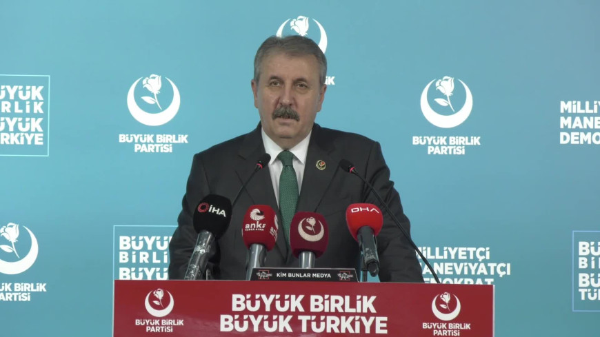 BBP Genel Başkanı Destici: “Gerçek barış, terörü lanetle başlar, teröristlere mikrofon uzatarak değil, adaletin hüküm sürdüğü bir düzenle sağlanır”