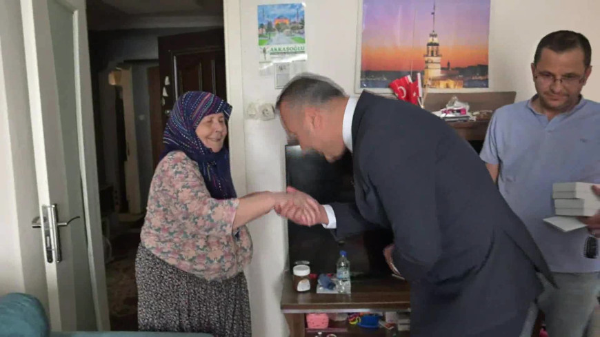Manisa Büyükşehir Belediyesi'nden şehit annelerine "Anneler Günü" ziyareti