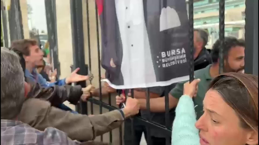 Hayvan hakları savunucuları, Hayvanları Koruma Yasası'nın iptal isteminin reddini Anayasa Mahkemesi önünde protesto etti