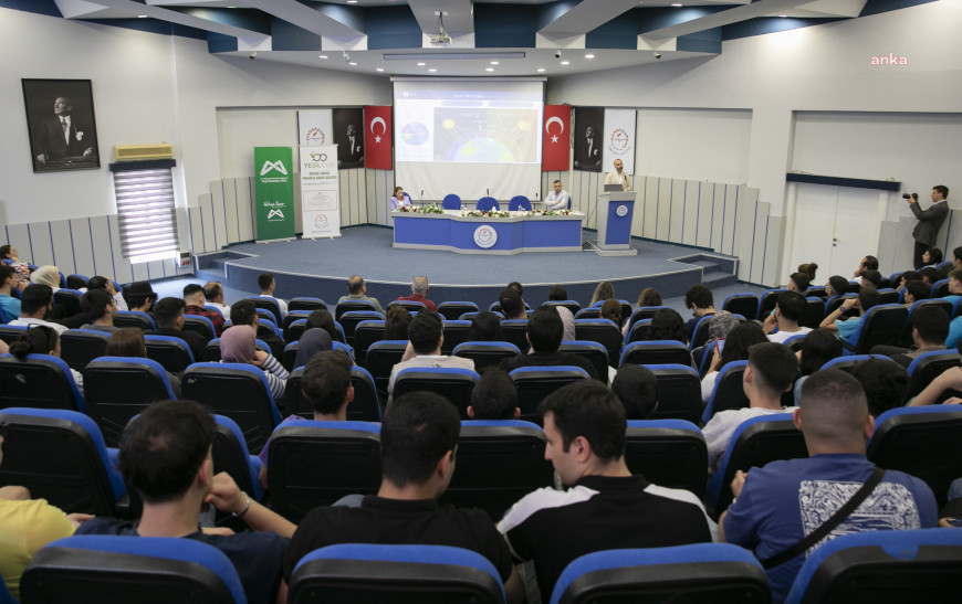 Mersin'de sektör temsilcileri ve öğrenciler, “Geleceğin Anahtarı: Yeşil Dönüşümle Yükselen Yeşil İşler” panelinde buluştu