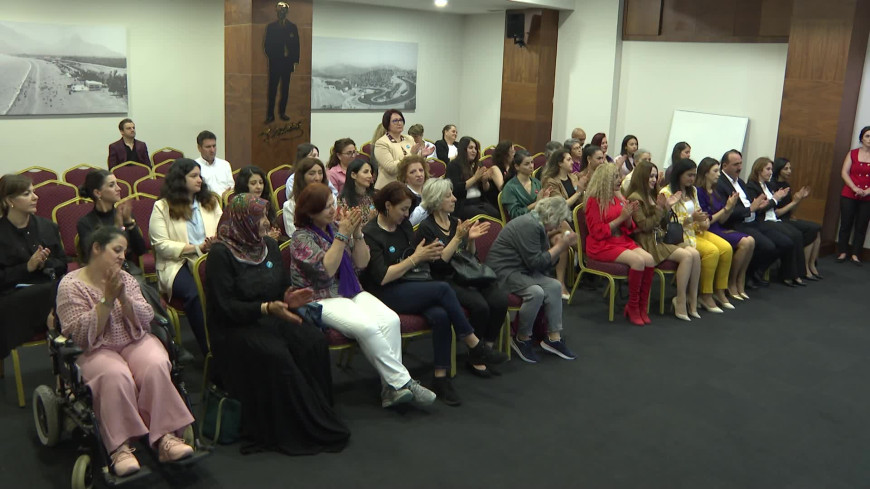 Konyaaltı Belediye Başkanı Kotan, Kadının İnsan Hakları Eğitim Programı’na katılanlara sertifikalarını verdi