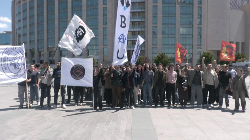 Nureddin Yıldız'ı protesto eylemleri nedeniyle gözaltına alınan Boğaziçi Üniversitesi öğrencilerine adliye önünde destek açıklaması