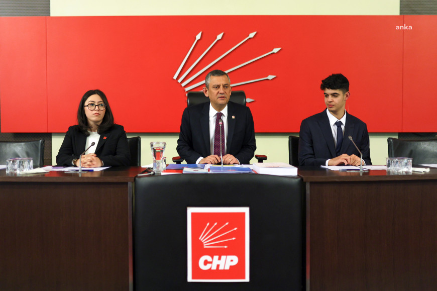 Özgür Özel'e fiziksel saldırı... PM üyesi Berna Özgül: "Bu nasıl bir düzen? Bu insanları kim koruyor?"