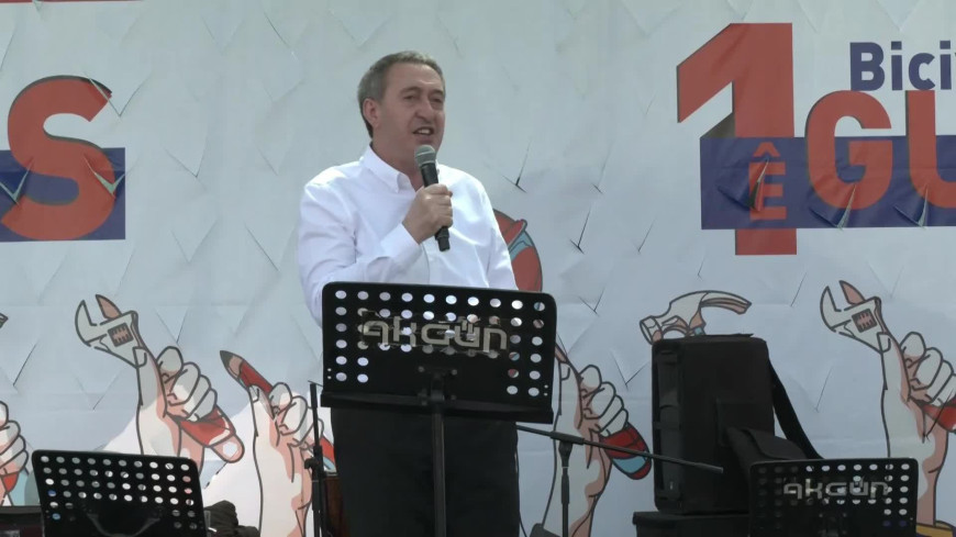 Diyarbakır’da 1 Mayıs kutlamaları… DEM Parti Eş Genel Başkanı Bakırhan: “Bu kadar bedel ödeyen Türkiye emekçileri insanca bir yaşamı hak ediyor”