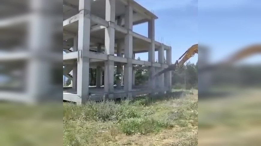 Pamukkale'de AK Parti döneminde yapımına başlanan kaçak yapı CHP’li belediye tarafından yıkıldı 