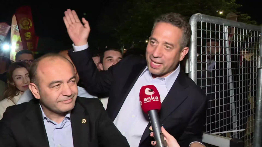 CHP'nin aydınlatma cihazlarının olduğu araç miting alanına alınmadı... Ali Mahir Başarır, "Ambleminde ampul olan bir parti on binleri karanlıkta bıraktı"