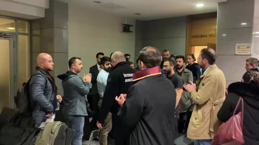 İmamoğlu'nun paylaşımlarını dağıtan avukat Saldıroğlu'nun "Cumhurbaşkanına hakaret"ten tutuklanmasına "el öpme" paylaşımının gerekçe gösterildiği ortaya çıktı