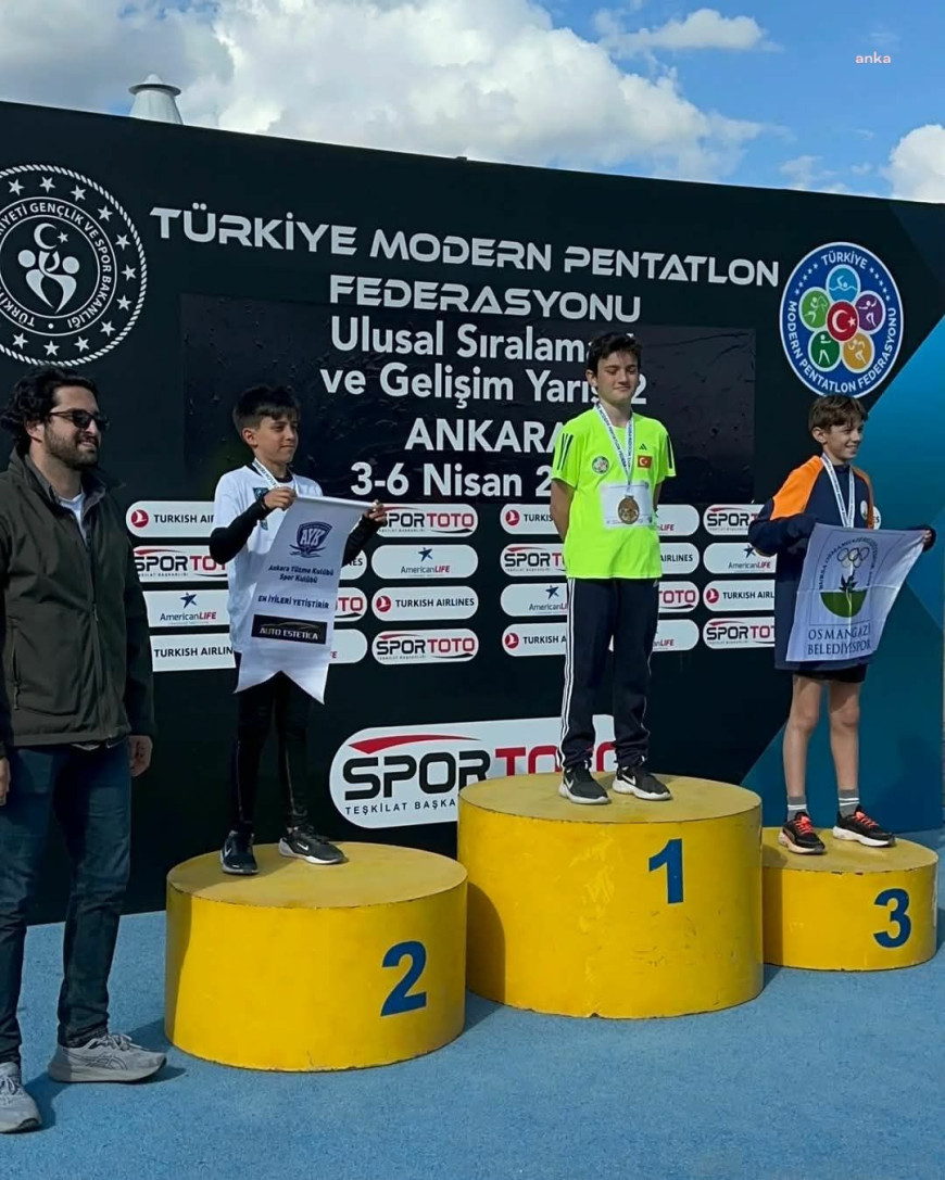 Muğla Büyükşehir Belediyesi sporcusu Kerem Batur, 3 ayrı şampiyonada da zirveyi bırakmadı