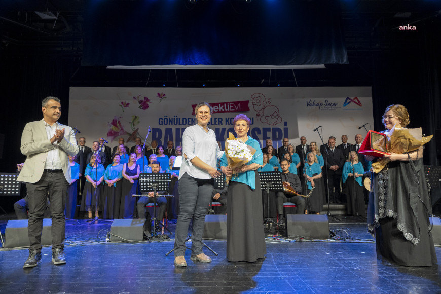 Mersin Büyükşehir Belediyesi Emekli Evi üyelerinden "Bahar Konseri"