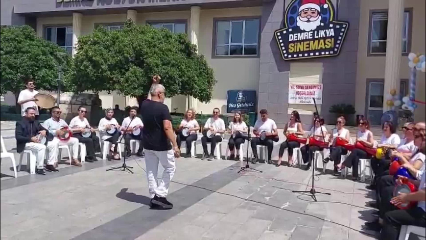 Demre Halk Eğitim Merkezi'nin yıl sonu sergisi açıldı